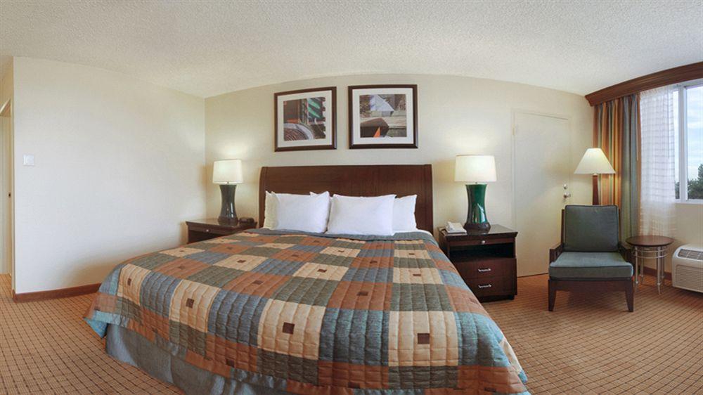 Doubletree By Hilton Denver Central Park المظهر الخارجي الصورة